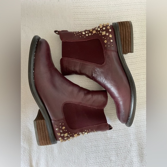 Sam Edelman Burgundy and Gold Ankle Boots with Chunky Heel - Picture 4 of 8